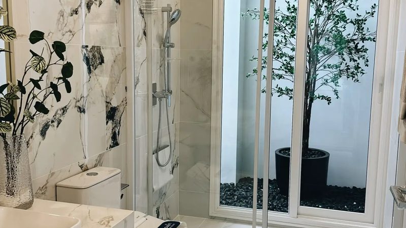 光伏发电系统报价解析：广东工厂的性价比考量**